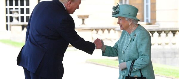 رفتار گستاخانه ترامپ با ملکه انگلیس + ویدئو - اسپوتنیک افغانستان  