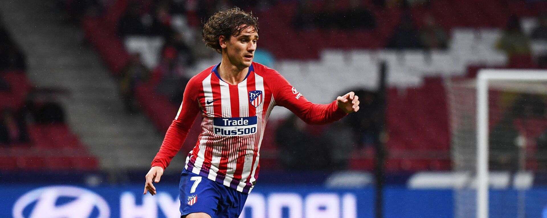 Atletico Madrid's French forward Antoine Griezmann controls the ball during the Spanish league football match between Club Atletico de Madrid and Valencia CF at the Wanda Metropolitano stadium in Madrid on April 24, 2019. - اسپوتنیک افغانستان  , 1920, 01.09.2021