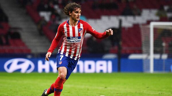 Atletico Madrid's French forward Antoine Griezmann controls the ball during the Spanish league football match between Club Atletico de Madrid and Valencia CF at the Wanda Metropolitano stadium in Madrid on April 24, 2019. - اسپوتنیک افغانستان  