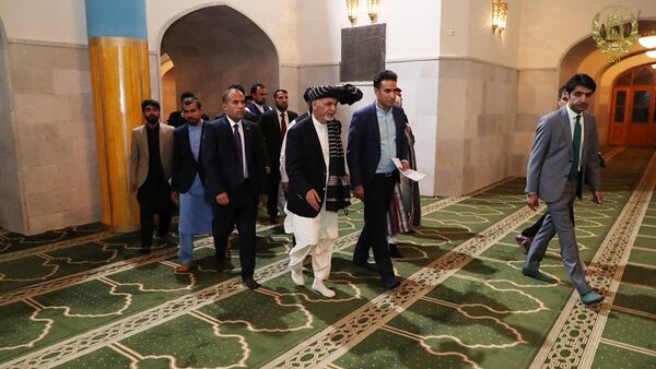 بازدید رئیس‌جمهور غنی از جریان کار بازسازی مسجد پل‌خشتی - اسپوتنیک افغانستان  