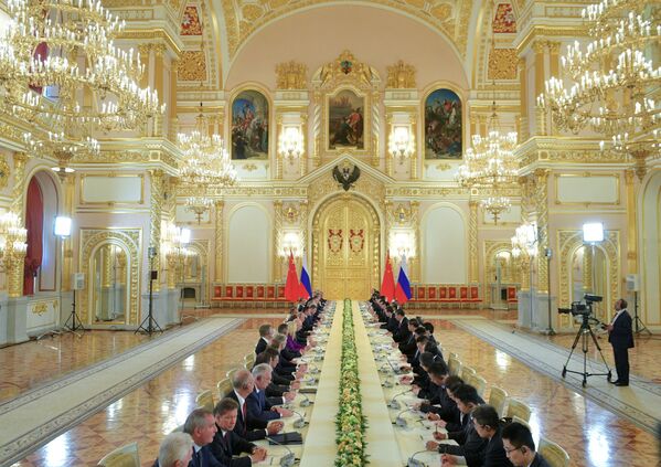 گفتگوی ولادیمیر پوتین، رئیس جمهور روسیه و شی جین‌پینگ، رئیس جمهور چین – کاخ کرملین، مسکو - اسپوتنیک افغانستان  