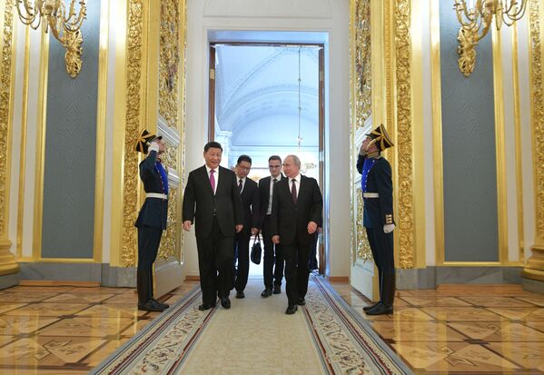 نشست مطبوعاتی ولادیمیر پوتین، رئیس جمهور روسیه و شی جین‌پینگ، رئیس جمهور چین – کاخ کرملین، مسکو - اسپوتنیک افغانستان  