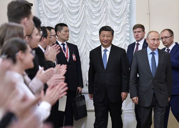 روسای جمهور روسیه و چین در حال بازدید از پوهنتون دولتی سن پترزبورگ - اسپوتنیک افغانستان  