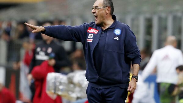 Napoli coach Maurizio Sarri gives instructions during the Serie A soccer match between AC Milan and Napoli at the San Siro stadium in Milan, Italy, Sunday, April 15, 2018 - اسپوتنیک افغانستان  