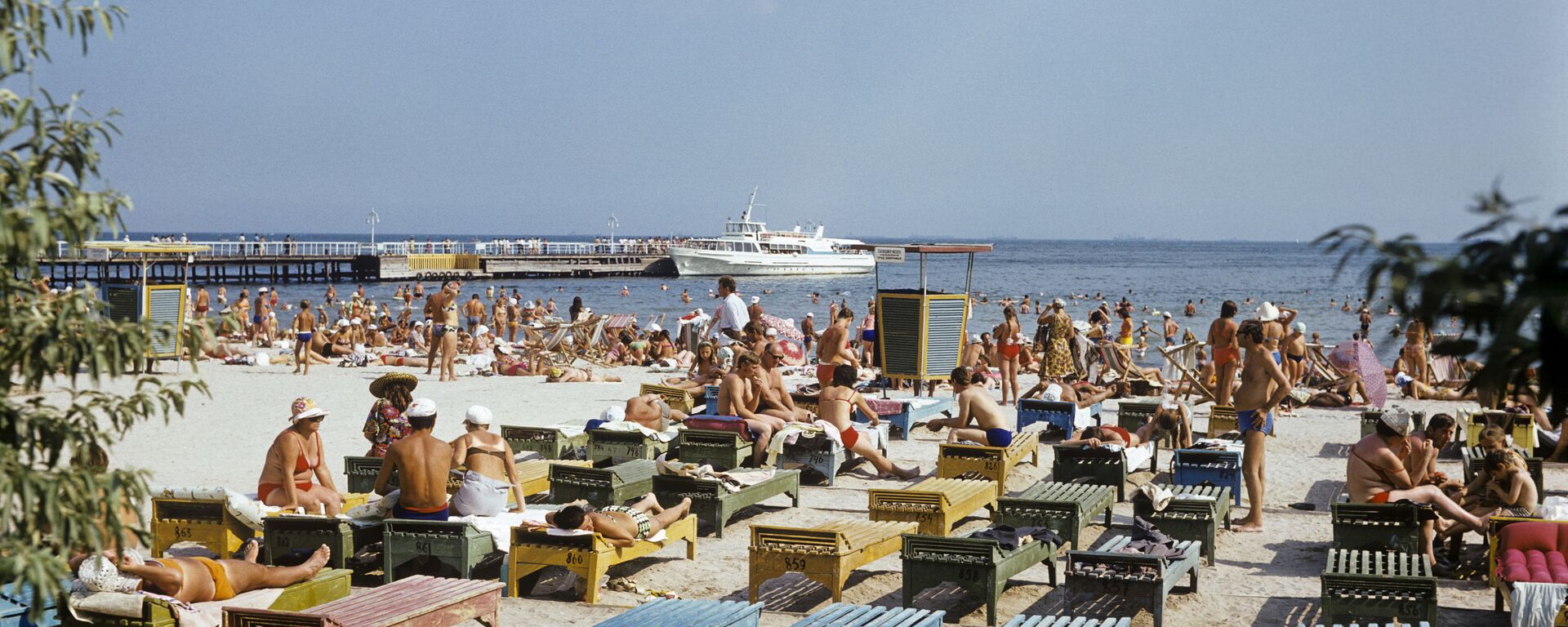 На пляже в Лузановке, Одесса, Украинская ССР, 1980 год - اسپوتنیک افغانستان  , 1920, 23.07.2023