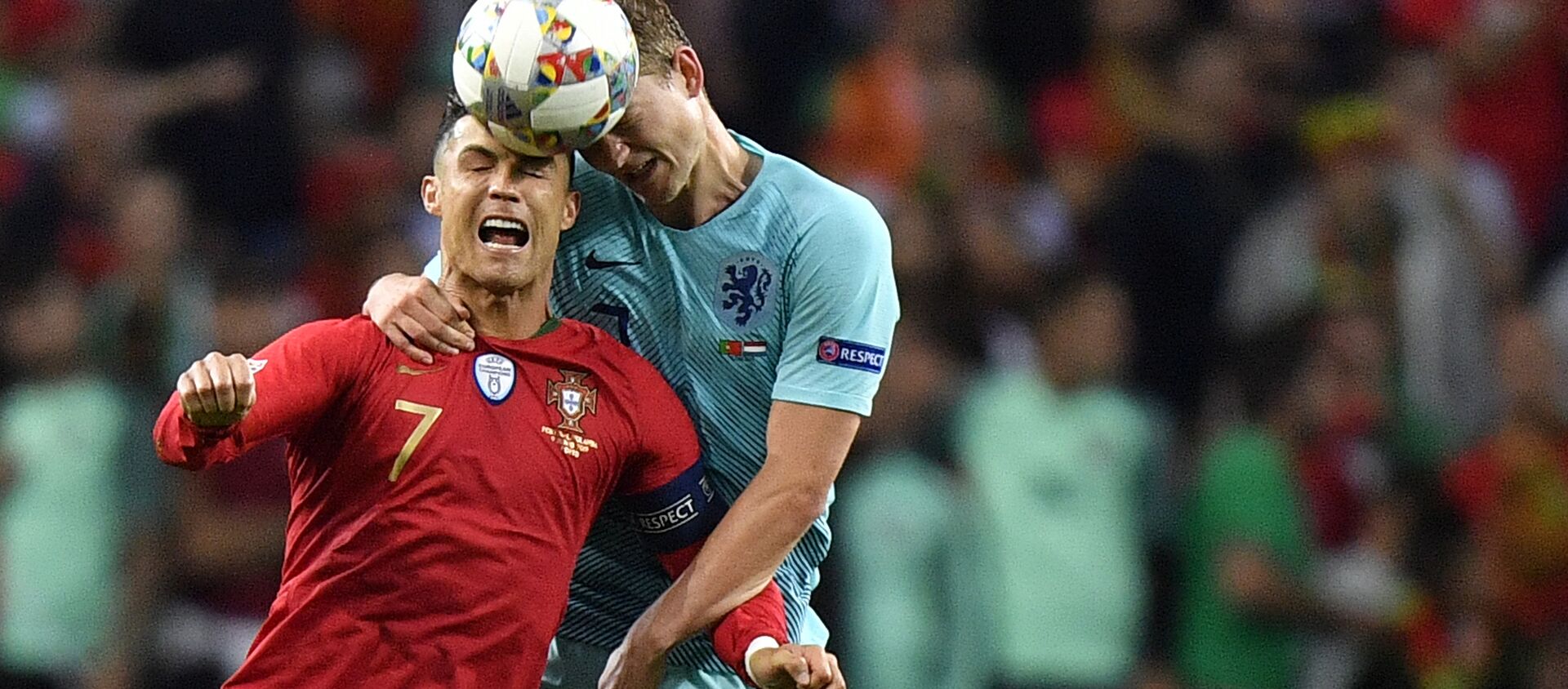 Portugal's Cristiano Ronaldo, left, jumps for the ball with Netherlands' Matthijs de Ligt during the UEFA Nations League final soccer match between Portugal and Netherlands at the Dragao stadium in Porto, Portugal, Sunday, June 9, 2019. - اسپوتنیک افغانستان  , 1920, 19.09.2021