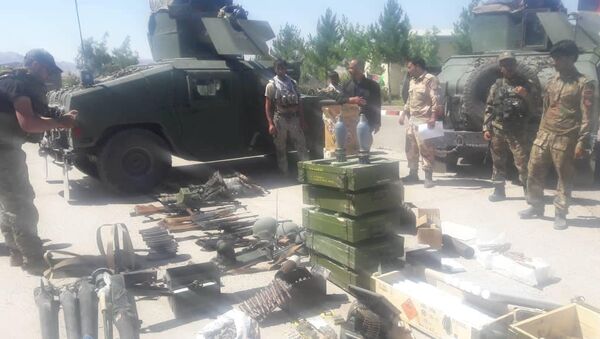 کشف و ضبط سلاح و مواد انفجاری از منزل رئیس‌ دفتر برشنا در ارزگان + عکس - اسپوتنیک افغانستان  