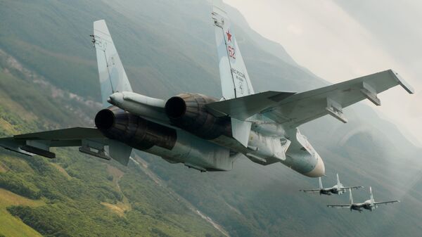 جنگنده سوخو-27 روسیه برای رهگیری هواپیمای نظامی امریکا به پرواز درآمد - اسپوتنیک افغانستان  
