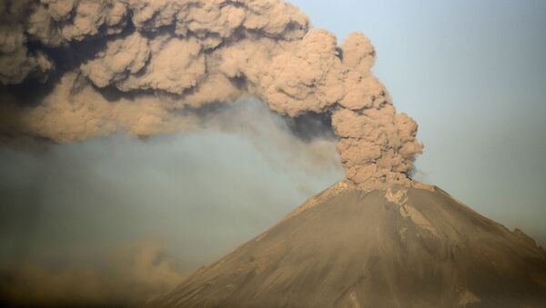 Дым над вулканом Попокатепетль в Мексике - اسپوتنیک افغانستان  