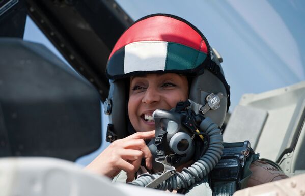 ماریم المنصور پیلوت طیاره F-16 قوای هوائی امارات متحده عرب - اسپوتنیک افغانستان  