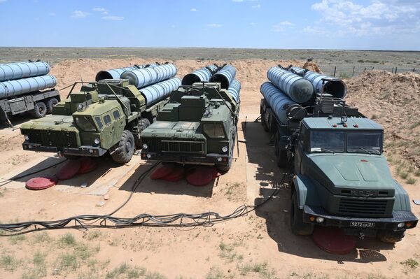 سیستم دفاع راکتی اس - ۳۰۰ روسی در تمرینات نظامی به روایت تصویر - اسپوتنیک افغانستان  