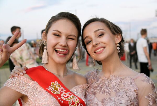 جشن فراغت دانش آموزان مکاتب در روسیه - اسپوتنیک افغانستان  