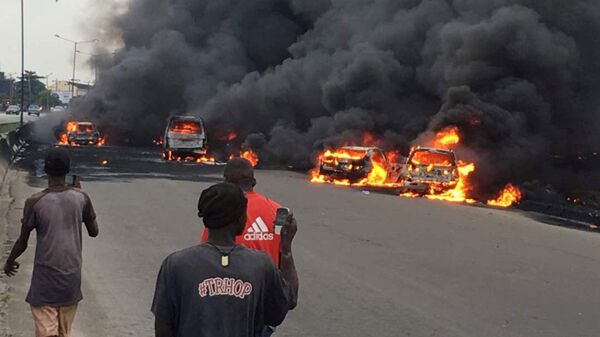 Место взрыва автоцистерны на шоссе в Нигерии  - اسپوتنیک افغانستان  