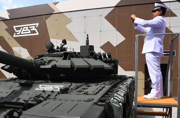 تانک Т-72 در نمایشگاه  بین‌المللی نظامی و دفاعی «اردو ۲۰۱۹» - اسپوتنیک افغانستان  