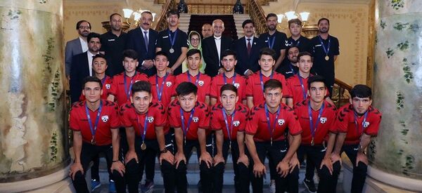 غنی در ديدار با تيم ملی فوتسال: جمنازيوم تيم ملی فوتسال ساخته ميشود + ويديو غنی در ديدار با تيم ملی فوتسال: جمنازيوم تيم ملی فوتسال ساخته ميشود + ويديو - اسپوتنیک افغانستان