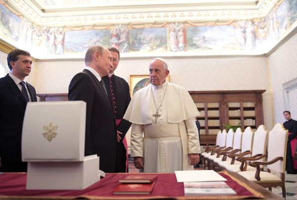 دیدار ولادیمیر پوتین، رئیس جمهور روسیه و پاپ فرانسیس – واتیکان - اسپوتنیک افغانستان  