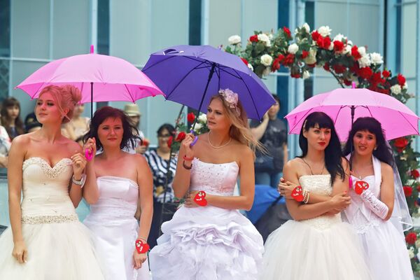 مسابقه دوش عروس ها در روسیه - اسپوتنیک افغانستان  