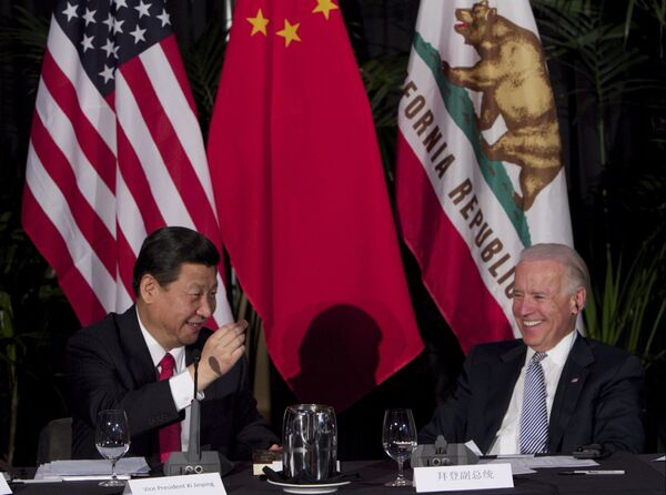شی جین پینگ، رئیس جمهور چین و جو بایدن، معاون رئیس جمهور پیشین امریکا - اسپوتنیک افغانستان  