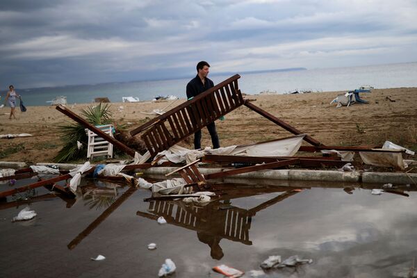 پیامدهای طوفان ویرانگر - شبه جزیره هالکیدیکی، یونان - اسپوتنیک افغانستان  