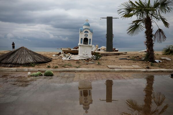 پیامدهای طوفان ویرانگر - شبه جزیره هالکیدیکی، یونان - اسپوتنیک افغانستان  