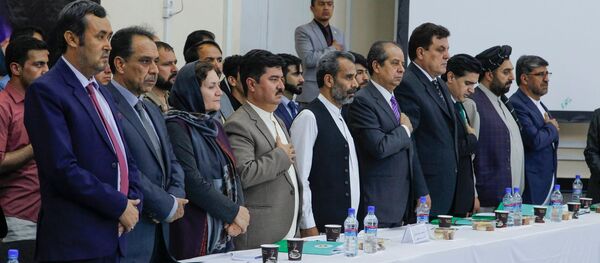 اهدای اعتبارنامهها برای نامزدان ریاستجمهوری؛ یک نامزد اعتبارنامه نگرفت اهدای اعتبارنامهها برای نامزدان ریاستجمهوری؛ یک نامزد اعتبارنامه نگرفت - اسپوتنیک افغانستان