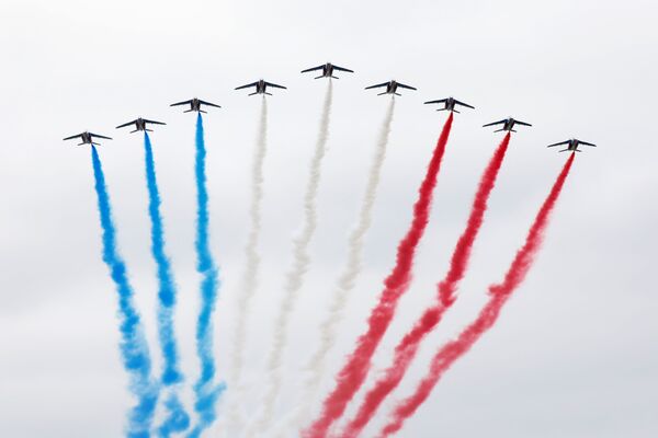 قوای هوایی فرانسه در رسم گذشت نظامی به مناسبت روز ملی فرانسه – پاریس  - اسپوتنیک افغانستان  