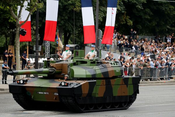 تانک‌ قوای مسلح فرانسه در رسم گذشت نظامی به مناسبت روز ملی فرانسه – پاریس - اسپوتنیک افغانستان  