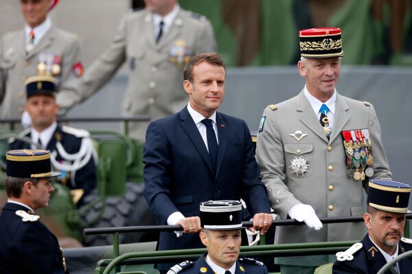 امانوئل مکرون، رئیس جمهور فرانسه در رسم گذشت نظامی به مناسبت روز ملی فرانسه – پاریس - اسپوتنیک افغانستان  
