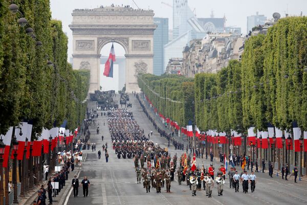 رسم گذشت نظامی به مناسبت روز ملی فرانسه – پاریس  - اسپوتنیک افغانستان  
