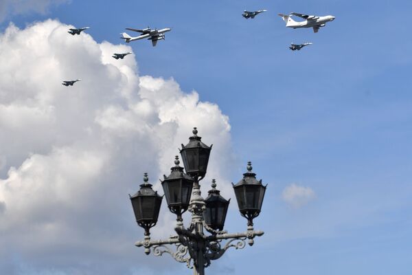 تمرین بخش هوایی رسم گذشت نظامی به مناسبت روز قوای بحری روسیه - شهر سن پترزبورگ - اسپوتنیک افغانستان  