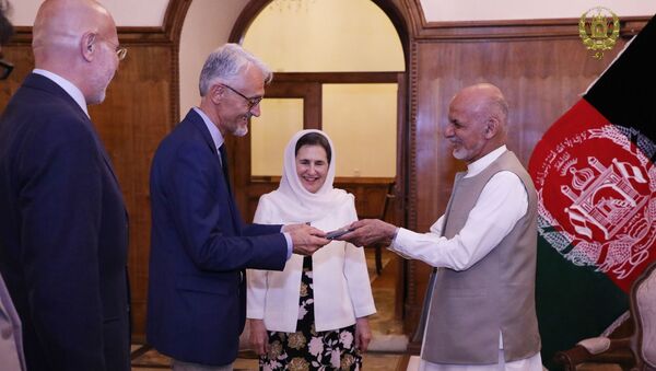 رئیس‌جمهور غنی به آقای کایرو تابعیت افتخاری افغانستان را اعطا کرد - اسپوتنیک افغانستان  