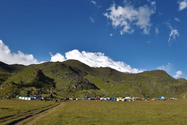کمپ کوهنوردان در کوه البروس - اسپوتنیک افغانستان  