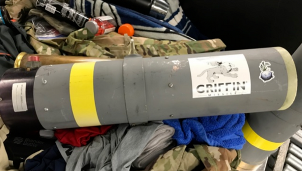 نظامی امریکایی که قصد داشت یک راکت‌انداز را سوغاتی ببرد، بازداشت شد - اسپوتنیک افغانستان  