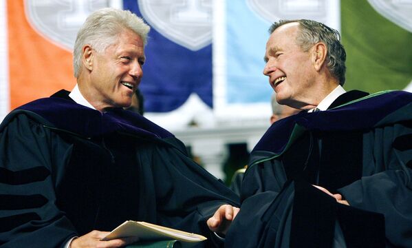 بیل کلینتون و جورج بوش پدر، روسای جمهور پیشین امریکا  - اسپوتنیک افغانستان  