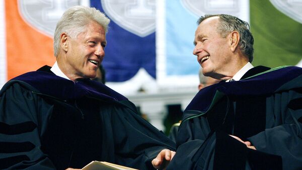برداشتن عکس های بیل کلینتون و جورج بوش از راهروی ورودی کاخ سفید - اسپوتنیک افغانستان  