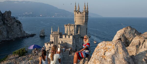 قصر «آشیانه پرستو» در شهر یالتا – شبه جزیره کریمیا، روسیه  قصر «آشیانه پرستو» در شهر یالتا – شبه جزیره کریمیا، روسیه  - اسپوتنیک افغانستان