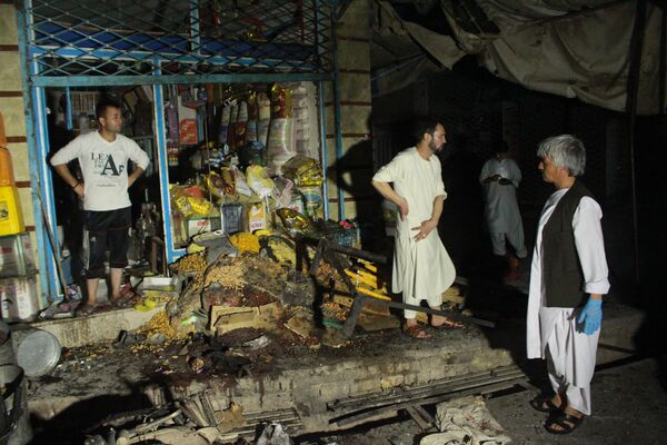 مالکین دکان‌ها پس از وقوع انفجار در هرات - اسپوتنیک افغانستان  