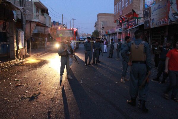 پس از وقوع انفجار در محل مزدحم در شهر هرات، پولیس محل واقعه را مسدود کرده است - اسپوتنیک افغانستان  
