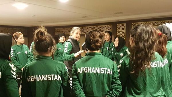 کیلی لیندزی مربی تیم ملی بانوان افغانستان - اسپوتنیک افغانستان  