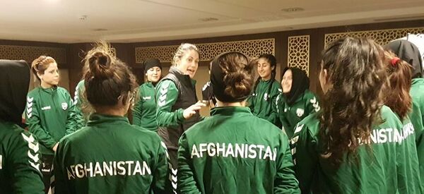 کیلی لیندزی مربی تیم ملی بانوان افغانستان کیلی لیندزی مربی تیم ملی بانوان افغانستان - اسپوتنیک افغانستان