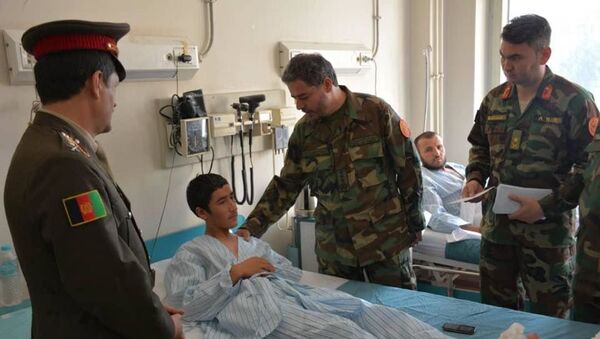 عیادت مقامات وزارت دفاع از زخمی‌های اردوی ملی در روز عید - اسپوتنیک افغانستان  