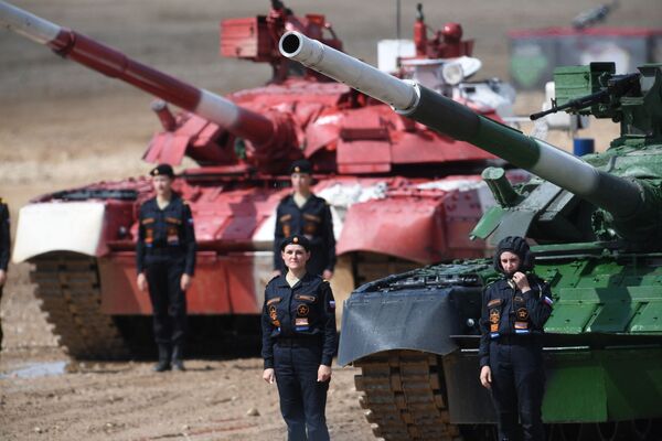 شرکت کنندگان مسابقات نهایی بین المللی بیاتلون تانک ها در روسیه - اسپوتنیک افغانستان  