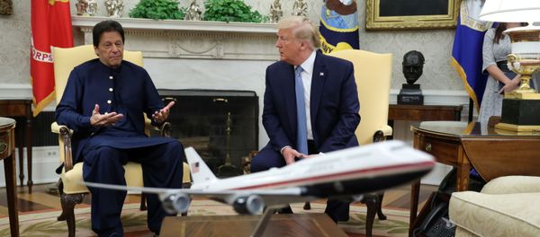 ترامپ و عمران خان در مورد صلح افغانستان گفتگو کردند ترامپ و عمران خان در مورد صلح افغانستان گفتگو کردند - اسپوتنیک افغانستان