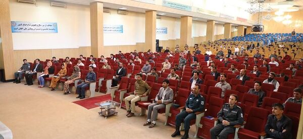 رقابت منسوبین وزارت داخله افغانستان برای راه یابی به بورسیه رقابت منسوبین وزارت داخله افغانستان برای راه یابی به بورسیه - اسپوتنیک افغانستان