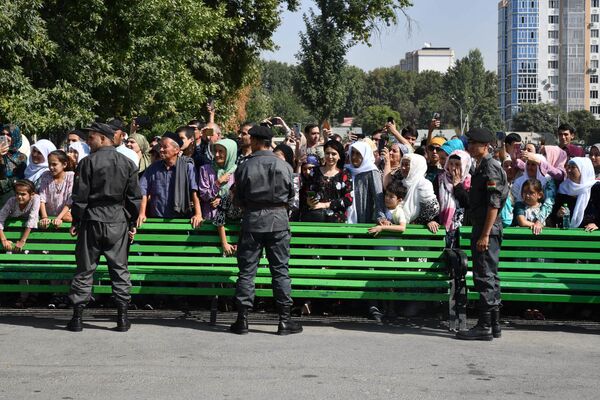 وزارت حج و اوقاف از بازگشت اولین گروه حجاج تاجکستانی به کشور خبر داد. - اسپوتنیک افغانستان  