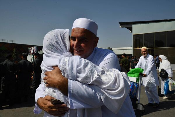 بازگشت حجاج تاجکستانی به دوشنبه  - اسپوتنیک افغانستان  