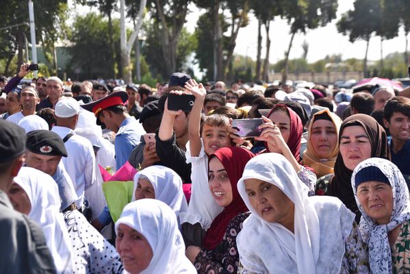 بازگشت حجاج تاجکستانی به دوشنبه  - اسپوتنیک افغانستان  