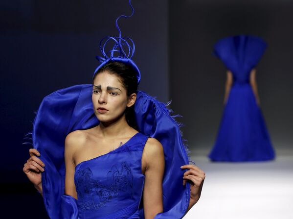 نمایش مدلی از لباسهای دیزاینر اچو چن - اسپوتنیک افغانستان  
