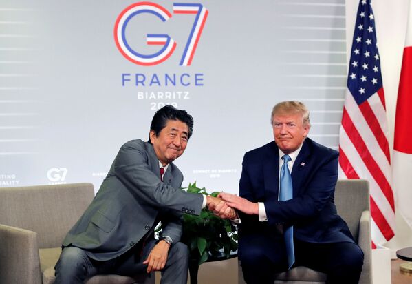 دونالد ترامپ و نخست وزیر جاپان در نشست جی 7 در فرانسه - اسپوتنیک افغانستان  