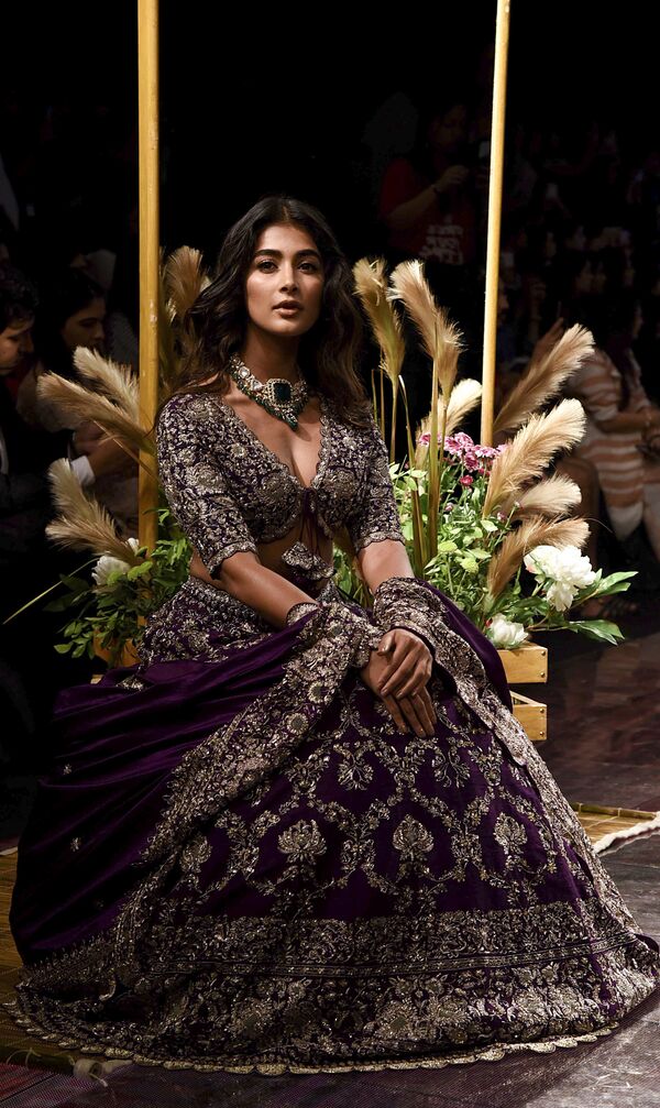 در هفته مد بمبئی Jayanti Reddy هنرپیشه هندی در لباس دیزاینر - اسپوتنیک افغانستان  